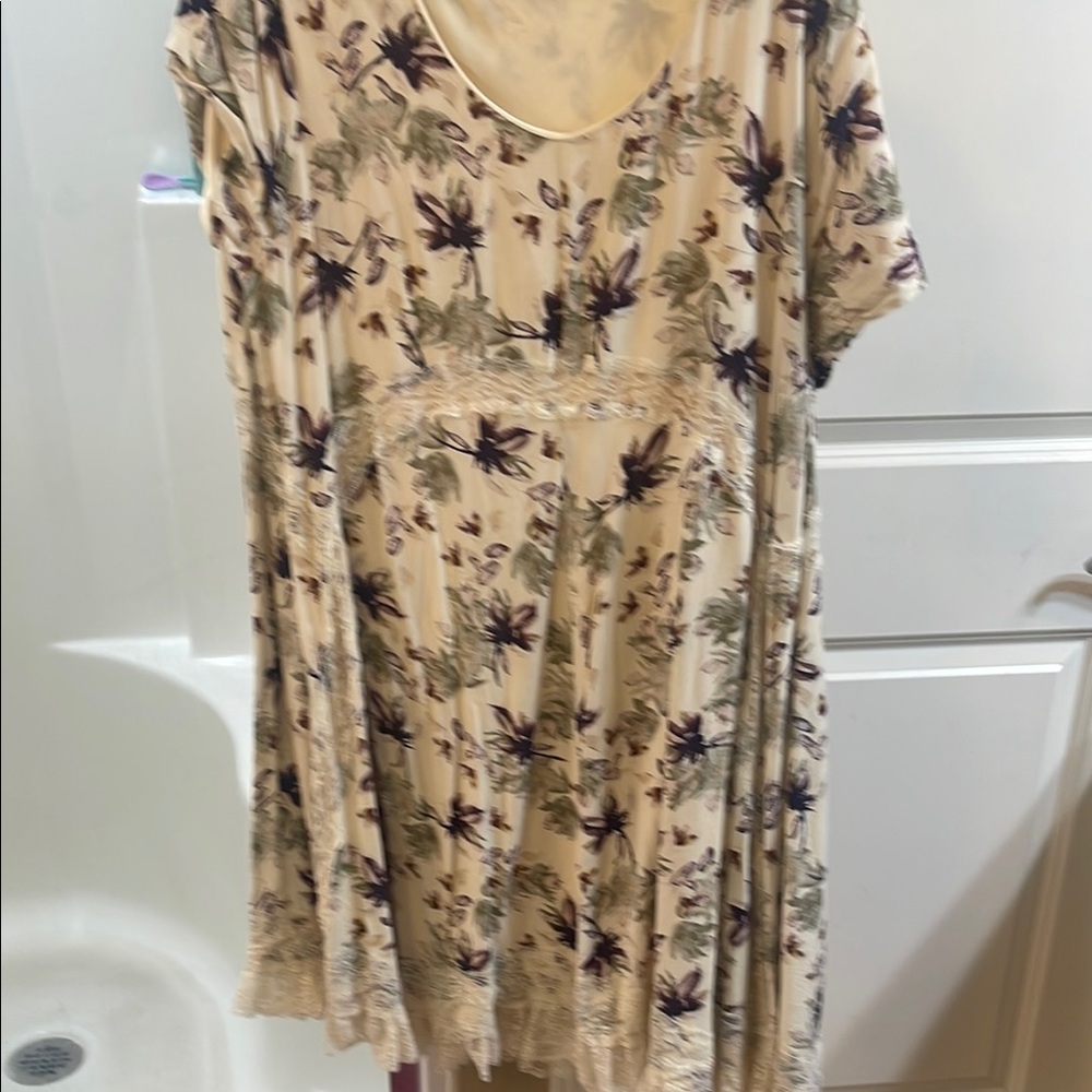 DE Collection Cream and Purple Midi